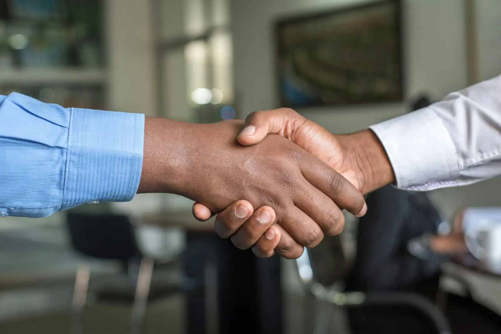 Advisors in conversation with a client at Deni Sawa Partners.