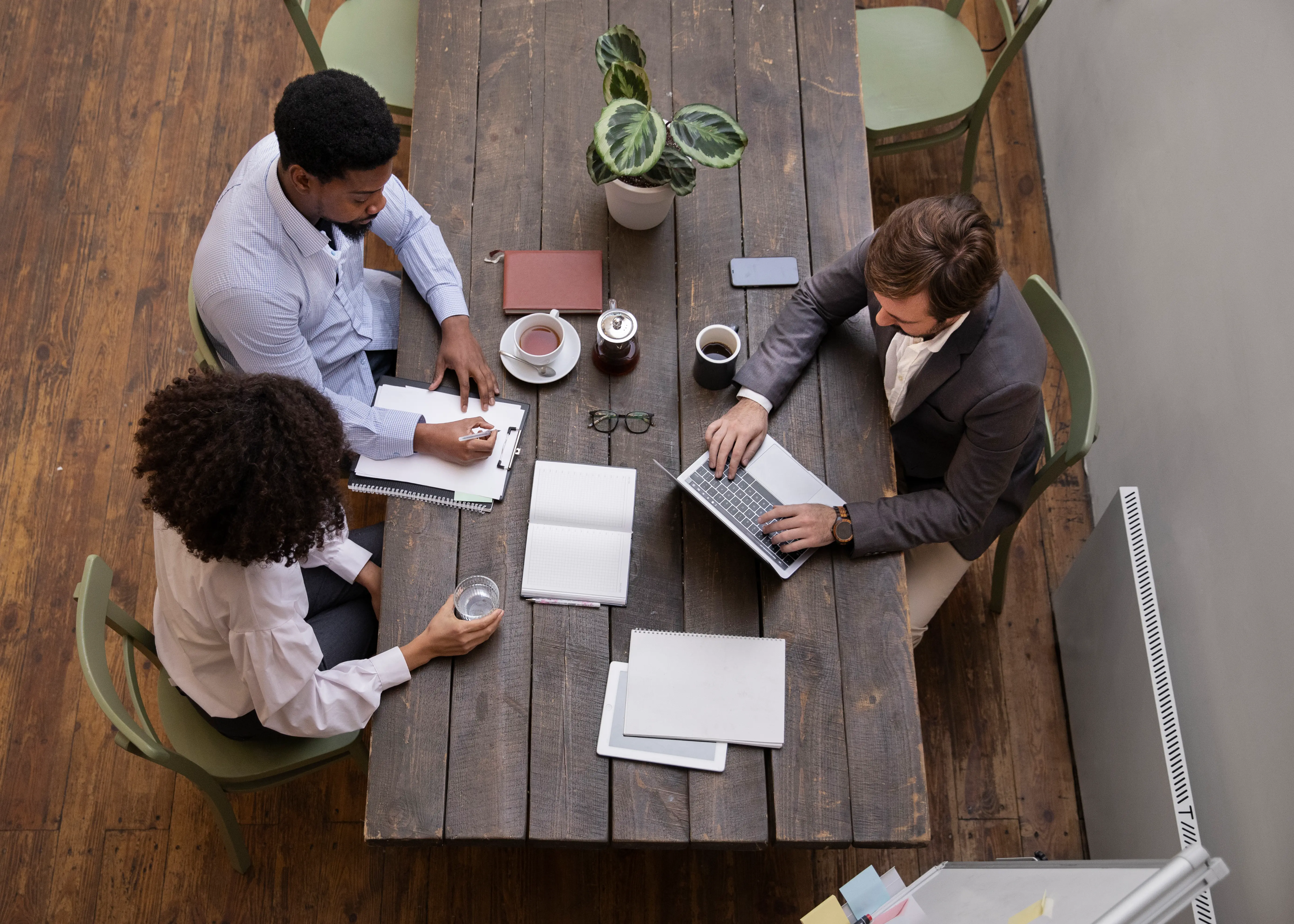 Senior advisors & fractional executives delivering Business Development Services (BDS) that help organisations recover, stabilise, grow and become Best-in-Class.